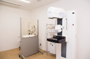 乳房撮影室（マンモグラフィー）